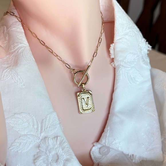 NEW | 18K Gold Plated Elegant Pendant Necklace - Picture 6 of 6